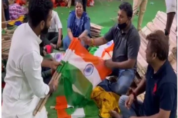 நாடு முழுவதும் 20 கோடி தேசிய கொடிகள் விற்பனை