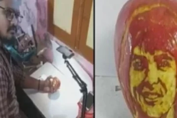 ஆப்பிள் பழத்தில் தங்க மகன் நீரஜ் சோப்ரா ஓவியம் ..வைரலாகும் புகைப்படம்