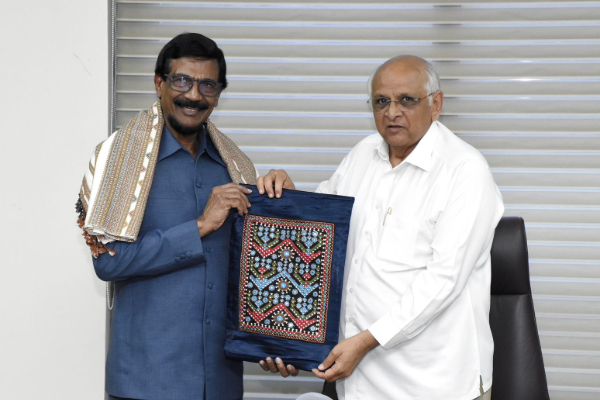 குஜராத்தில் டில்வின் சந்தித்த முக்கிய அரசியல்வாதி.. | Gujarat State Chief Minister Tilvin Silva