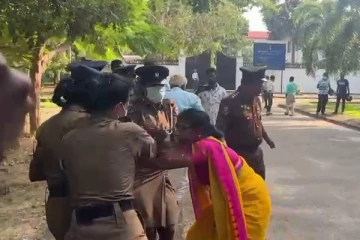 யாழில் பெண்களின் ஆடைகளைக் கிழித்த பொலிஸார்!(Photos)
