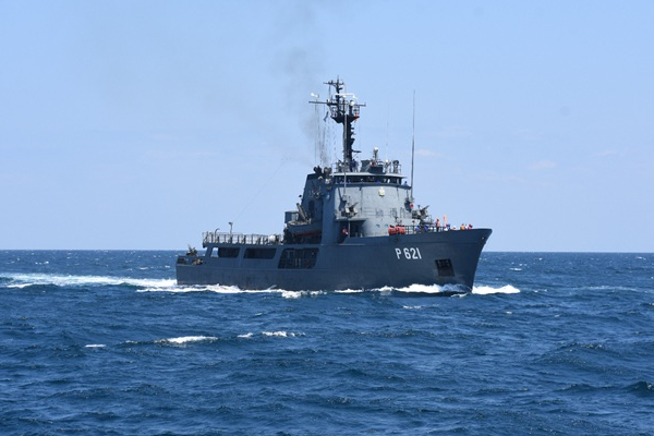 இலங்கை கடற்பரப்பில் தரித்த சந்தேகத்துக்கிடமான பெரும் கப்பலால் சர்ச்சை! | Sri Lanka To Investigate Cargo Ship Integrity Star