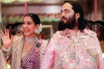 படு மோசமான மேலாடை அணிந்து இந்தியாவிற்கு வந்த ஹாலிவுட் நடிகை