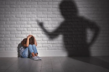 போதைப்பொருள் வெறி ; தந்தையின் செயலால் 14 வயது மகளுக்கு நேர்ந்த கதி