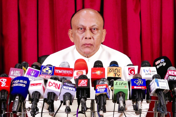 பாதாள உலகக் குழு விவகாரம்: தெற்குக்குக் கறுப்பு முத்திரை! வடக்குக்கு வெள்ளையடிப்பு! | Lakshman Yapa Abeywardena Criticizes Government பாதாள உலகக் குழு விவகாரம்: தெற்குக்குக் கறுப்பு முத்திரை! வடக்குக்கு வெள்ளையடிப்பு! | Lakshman Yapa Abeywardena Criticizes Government