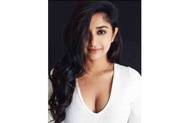 20 வயது பெண் போல் ஜொலிக்கும் நடிகை மீரா ஜாஸ்மின் - வாயடைத்துபோன ரசிகர்கள் | Actress Meera Jasmine Glamour Pose Viral