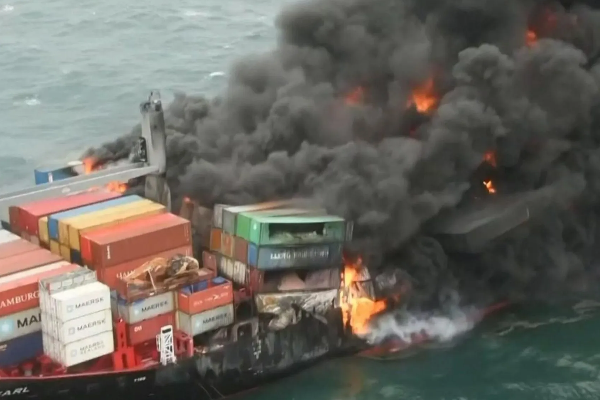 இழப்பீடாக 3 பில்லியன் டொலர்களை இழக்கும் அபாயத்தில் இலங்கை | Express Pearl Disaster Sri Lanka At Risk Of Losing