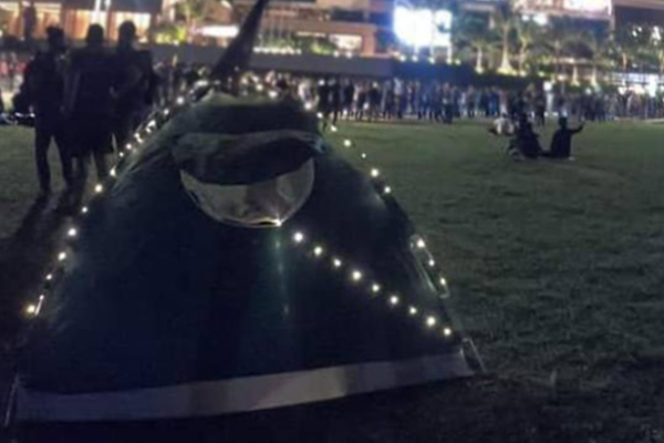 இலங்கையில் நள்ளிரவிலும் போராடும் மக்கள் | People Engaged In A Midnight Struggle For Dawn இலங்கையில் நள்ளிரவிலும் போராடும் மக்கள் | People Engaged In A Midnight Struggle For Dawn