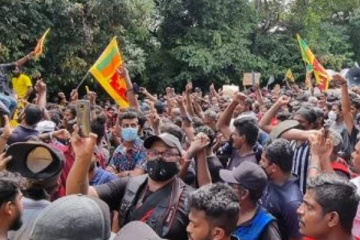 හර්තාල් දවසේ හොරුගෝගම නවතම තත්ත්වය මෙන්න.. එකරෑනට මිනිස් ගංගාවක්.. (PHOTOS)