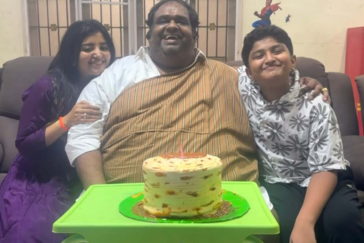கணவர் ரவீந்தர் பிறந்தநாளுக்கு மகனுடன் மகாலட்சுமி கொடுத்த சர்ப்ரைஸ் | Mahalakshmi Shares Husband Ravindar Birthday Photo கணவர் ரவீந்தர் பிறந்தநாளுக்கு மகனுடன் மகாலட்சுமி கொடுத்த சர்ப்ரைஸ் | Mahalakshmi Shares Husband Ravindar Birthday Photo