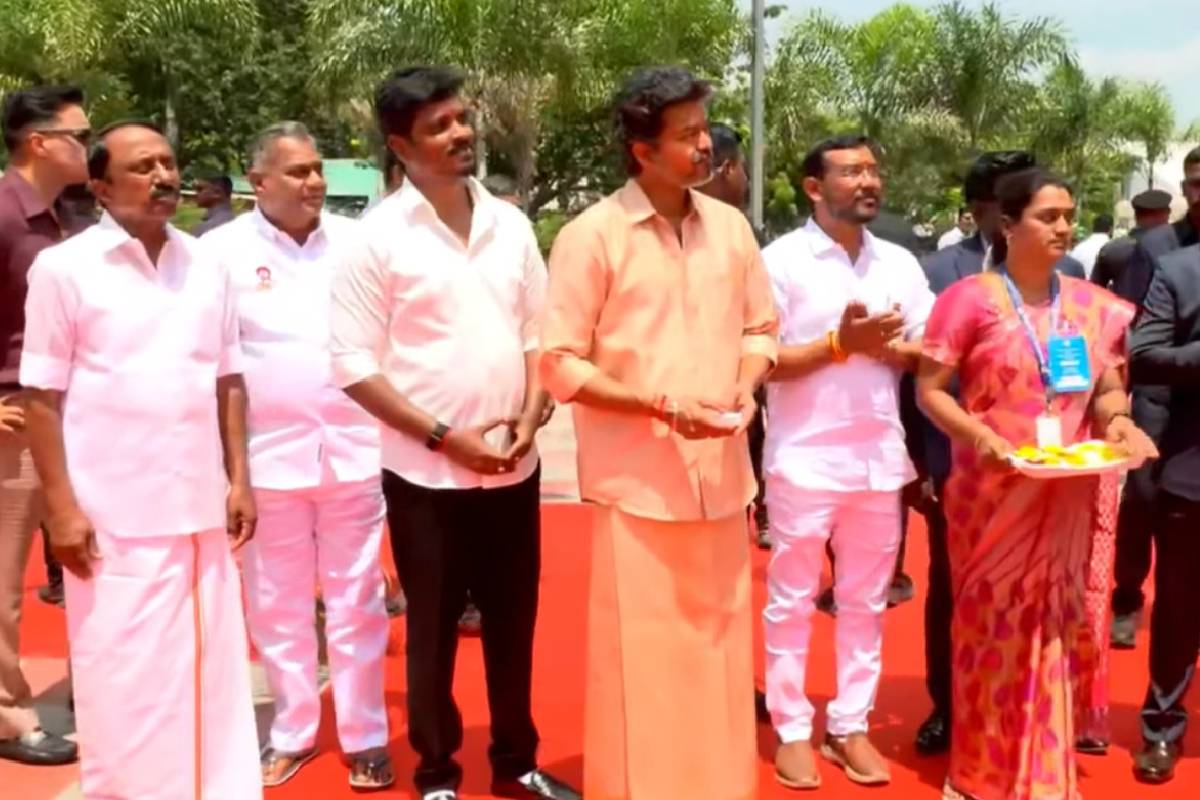 பெரியார் அறிவுலகத்தை திறந்து வைத்த முதல்வர் விஜய்; முதல் வாசகராக கையெழுத்து | Cm Vijay Inaugurated Periyar Arivulagam Signed பெரியார் அறிவுலகத்தை திறந்து வைத்த முதல்வர் விஜய்; முதல் வாசகராக கையெழுத்து | Cm Vijay Inaugurated Periyar Arivulagam Signed