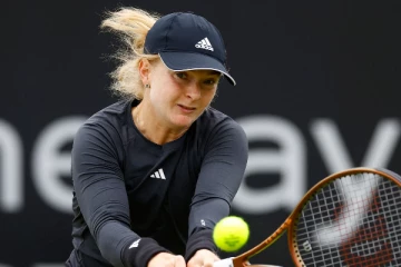 டென்னிஸ் போட்டியில் திடீரென மயங்கி விழுந்த பிரித்தானிய வீராங்கனை!