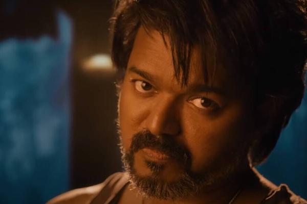 ஓடும் ரயிலில் நடிகர் விஜய்யை அடித்த 40 பேர்.. காரணம் என்ன | Vijay Had Beaten By 40 Members In Running Train