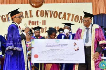 மறைந்த மாணவி தில்காந்திக்கு ஏகாந்த நிலையில் பட்டமும் தங்கப் பதக்கமும்! (PHOTOS)