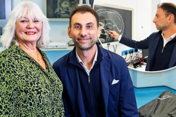 உலகிலேயே முதன்முறையாக புருவம் வழியாக மூளையிலிருந்த கட்டியை அகற்றி சாதனை