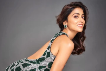 ட்ரெண்டி லுக்கில் நடிகை ஷ்ரேயா சரண்.. லேட்டஸ்ட் போட்டோஷூட்