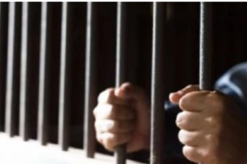 சிறுவர்களை சாணம் உண்ணும்படி வறுபுறுத்தியவர்கள் கைது