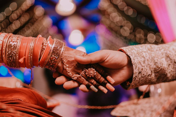 திருமண ஆசைக்காட்டி பல கோடி அபேஸ் செய்த நபர்! | Person Cheated Women By Pretending To Be Married