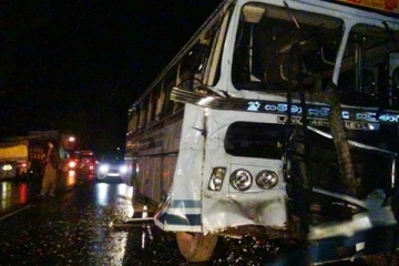 கொழும்பிலிருந்து சென்ற இரண்டு பேருந்துகள் நேருக்கு நேர் மோதி விபத்து! பலர் வைத்தியசாலையில் அனுமதி