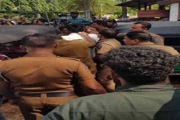 வவுனியா நீதிமன்றிற்கு முன்பு பதற்ற நிலை