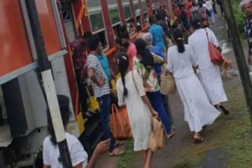 திடீரென தடம்புரண்ட யாழ்தேவி ரயில்!