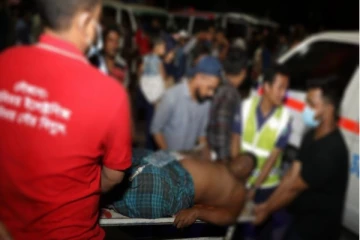 ප්‍රබල පිපීරීමකින් 25ක් මරුට..450කට වැඩි පිරිසක් තුවාල ලබයි..කිලෝමීටර් 4ක හානි.(PHOTOS)