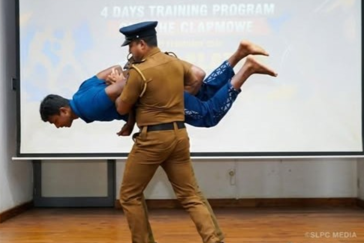 குற்றவாளிகளை பிடிக்க அதிரடியாக தயாராகும் பாதுகாப்பு அதிகாரிகள் | New Martial Arts Training For Sri Lankan Police குற்றவாளிகளை பிடிக்க அதிரடியாக தயாராகும் பாதுகாப்பு அதிகாரிகள் | New Martial Arts Training For Sri Lankan Police