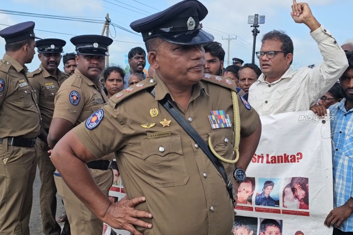 செம்மணி போராட்ட களத்தில் குழப்பத்தை ஏற்படுத்திய பொலிஸார் | Police Create Chaos At The Semmani Protest Site செம்மணி போராட்ட களத்தில் குழப்பத்தை ஏற்படுத்திய பொலிஸார் | Police Create Chaos At The Semmani Protest Site
