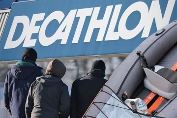 புலம்பெயர்வோர் பிரித்தானியாவுக்குள் நுழைவதைத் தடுக்க பிரான்ஸ் படகு தயாரிக்கும் நிறுவனம் எடுத்துள்ள நடவடிக்கை