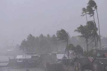 தொடரும் சீரற்ற காலநிலை: பொது மக்களுக்கு விடுக்கப்பட்டுள்ள அறிவிப்பு-செய்திகளின் தொகுப்பு