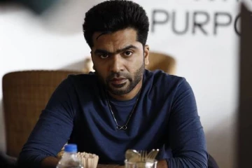 மாநாடு படத்தில் வில்லனுக்கு தனுஷ் பெயரை வைத்தது ஏன் வெங்கட் பிரபு விளக்கம்