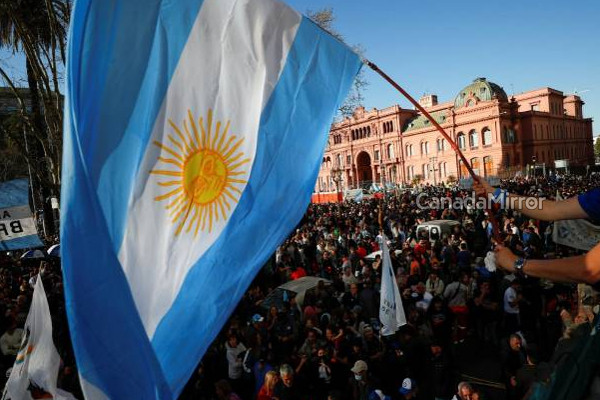 பொருளாதார நெருக்கடியால் திண்டாடும் மற்றொரு முக்கிய நாடு! | Economic Crisis Argentina Inflation Rises