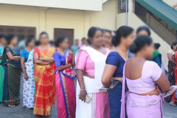 கொழும்பின் பாடசாலையொன்றின் ஆசிரியர்கள் இருவருக்கு எதிராக மனித உரிமை ஆணைக்குழு விசாரணை