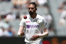 முதல் டெஸ்டிலேயே உச்சம்: ஜாம்பவான்களின் பட்டியலில் இணைந்த வீரர்