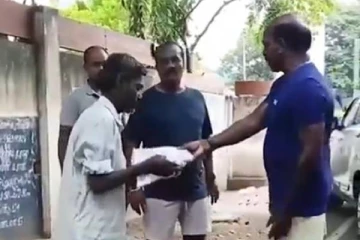 தெருவில் காகிதம் சேகரித்தவர் வணக்கம் வைத்ததால் நொடியில் மாறிய வாழ்க்கை.., அமைச்சரின் மனிதநேயம்