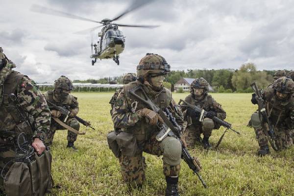 போர் என்றால் சுவிட்சர்லாந்தால் அது முடியாது: இராணுவத் தளபதி கடும் எச்சரிக்கை | Switzerland Cant Defend Itself