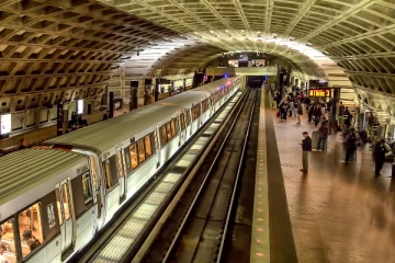 உக்ரைனுக்கு ஆதரவு தெரிவித்த பாரிஸ்: மெட்ரோ ரயில் நிலையங்களில் பெயர் திருத்தம்!