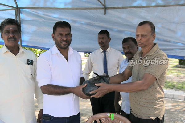 இலங்கையில் வெள்ள அனர்த்ததினால் பாதிக்கப்பட்ட மக்கள்! விடுக்கப்பட்டுள்ள கோரிக்கை.. | Eaders Urge Help For Flood Victims