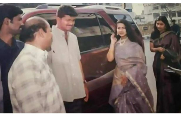 விஜய்யின் மச்சினிச்சியை பார்த்ததுண்டா? வைரலாகும் புகைப்படம் | Vijay Wife Sangeethas Sister Old Image Goes Viral
