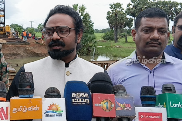 இந்திய இராணுவத்தினரை நேரில் சென்று பார்வையிட்ட யாழ்.இந்திய துணைத்தூதுவர் சாய் முரளி | Sai Murali Inspected Bridge Under Reconstruction