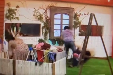 தாமரையை முரட்டுத்தனமாக தாக்கிய பாலாஜி.... பரபரப்பை ஏற்படுத்திய அதிர்ச்சி காட்சி!