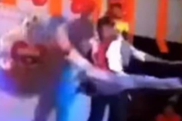 நடனமாடும் போது தூக்கி வீசப்பட்ட சிறுவன்....! மில்லியன் பேருக்கு அதிர்ச்சி கொடுத்த கடைசி நிமிடம்