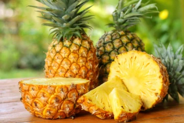 அன்னாசி பழத்தை அதிகமாக சாப்பிட்டால் என்ன நடக்கும் தெரியுமா?