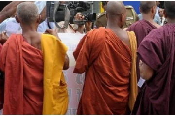 கிறிஸ்தவ தேவாலயத்தில் அத்துமீறி நுழைந்த பிக்குகள் உட்பட 600 பேர் கொண்ட கும்பல்