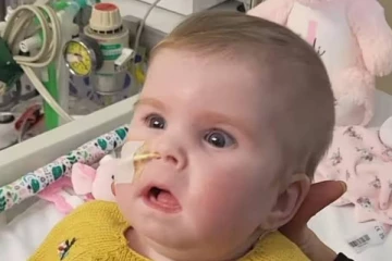 வாழப் போராடிக்கொண்டிருந்த குழந்தையைக் கைவிட்ட பிரித்தானியா: செயற்கை சுவாசம் அகற்றப்பட்டது