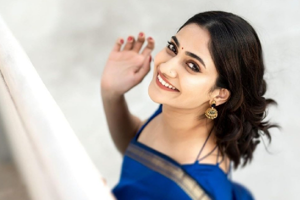 படவாய்ப்பில்லாததால் வேற ரூட்டில் களமிறங்கிய லாஸ்லியா! | Lazlia Played Another Route Due Lack Opportunity