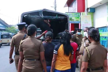 இரகசிய தகவலின் அடிப்படையில் சுற்றிவளைக்கப்பட்ட விடுதி - இளம் பெண்கள் கைது