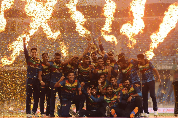 சிறிலங்காவின் தேசிய கொடியை ஏந்திய இந்திய கிரிக்கெட் பிரபலம்! பகிரப்படும் காணொளி | Gautam Gambhir Holds Sri Lanka Flag Asia Cup Final