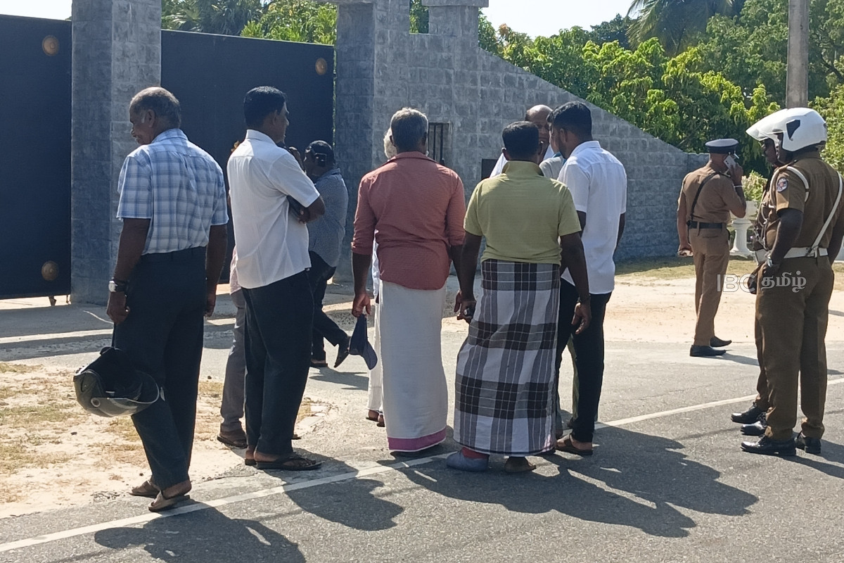 காணிக்குள் செல்லவே தடை! உரிமையாளரையும் அதிகாரிகளையும் திருப்பி அனுப்பிய இராணுவம் | The Army Sent Back The Owner And Officers