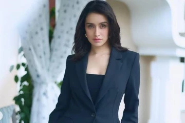 பாலிவுட்டின் பிரபல நடிகை ஷ்ரத்தா கபூரின் முழு சொத்து மதிப்பு.. பிறந்தநாள் ஸ்பெஷல்