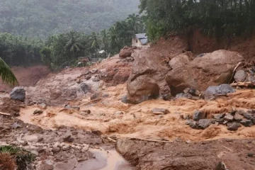 460 பகுதிகளுக்கு விடுக்கப்பட்ட நிலச்சரிவு அபாயம் - அச்சத்தில் பொதுமக்கள்